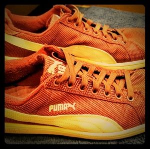 Men's size 10 Puma tennis shoes