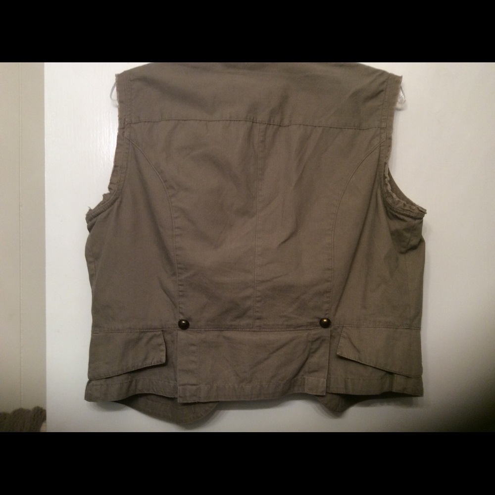 Vest - Picture 3 of 3