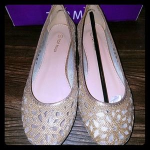 Womens Gold Flats