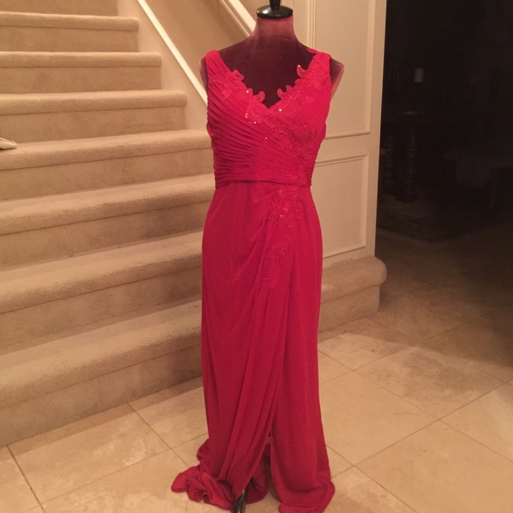 Beautiful Adrianna Papell dress!!