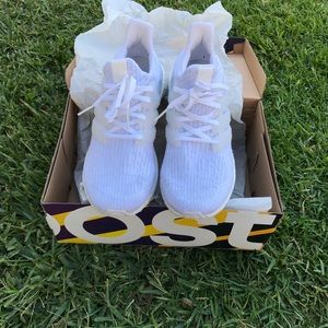 White ultra Boost 10.5