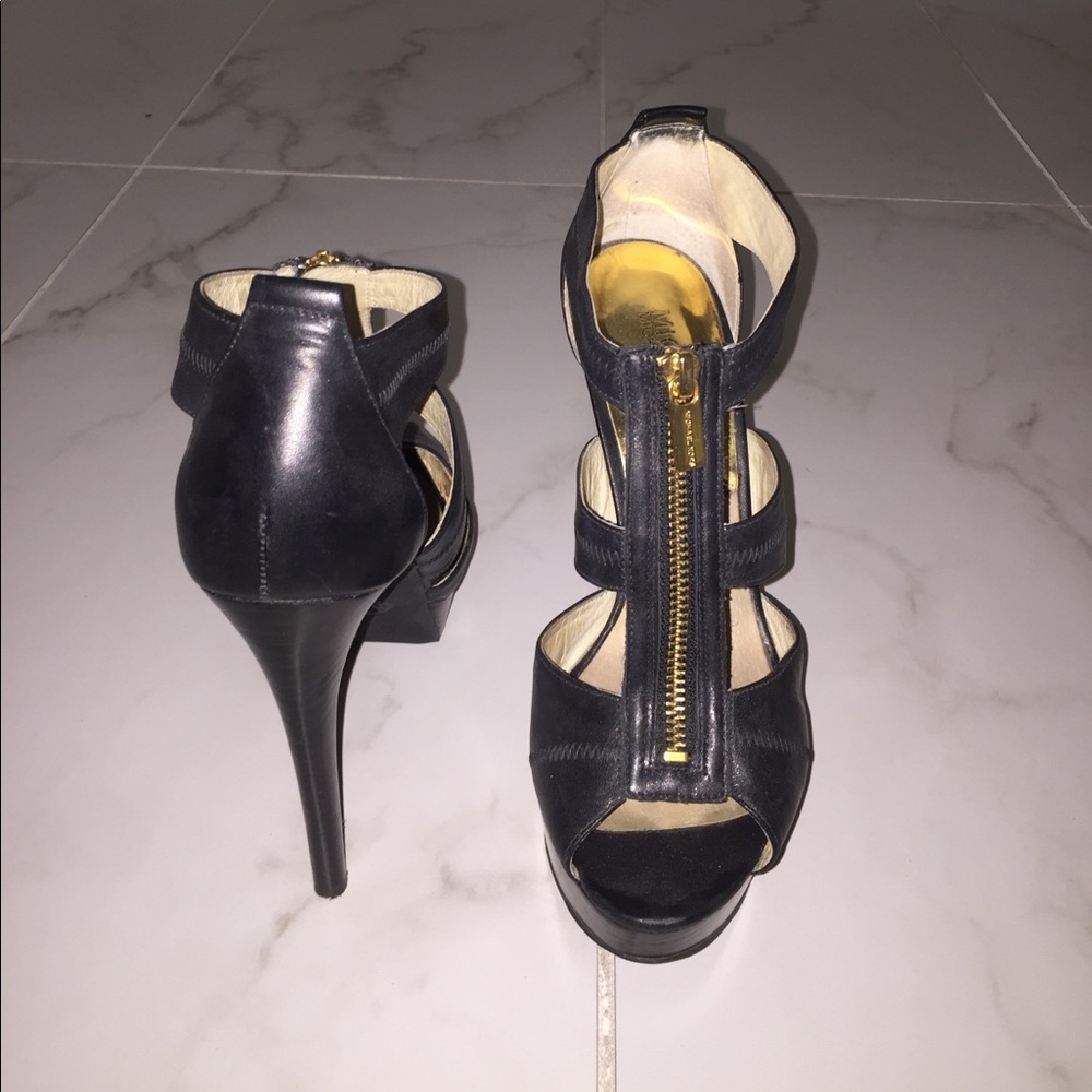 PRICE LOWERED ❤️ Michael Kors Berkley heels