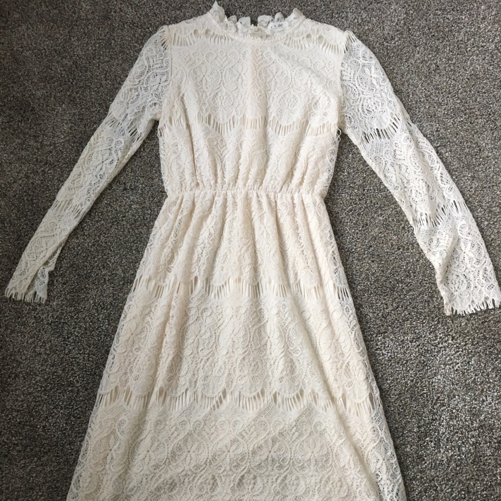 Hellena lace dress