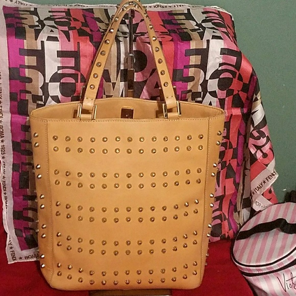 FENDI Studded Leather Tote*AMAZING*AUTHENTIC - Picture 2 of 8
