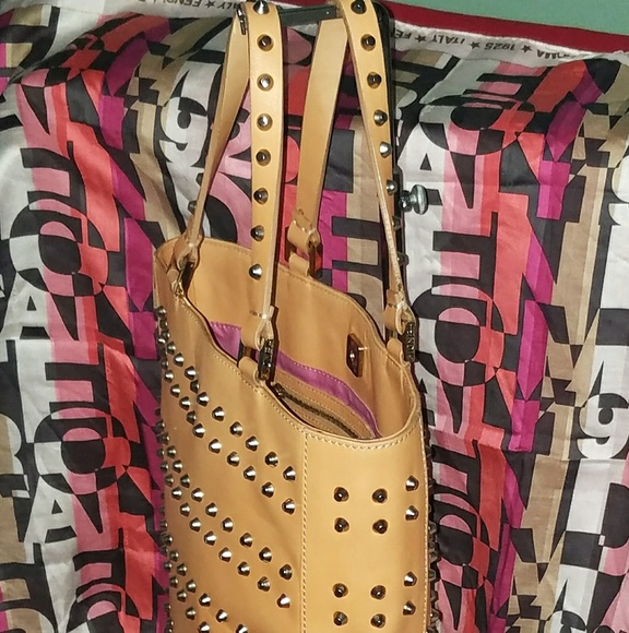 FENDI Studded Leather Tote*AMAZING*AUTHENTIC - Picture 3 of 8