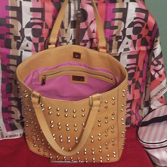 FENDI Studded Leather Tote*AMAZING*AUTHENTIC - Picture 4 of 8