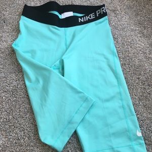 Nike Pro long shorts Size S NWOT 💘🏃🏼‍♀️