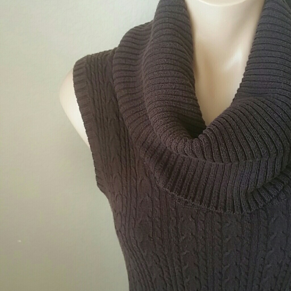 BCBG Maxazria Brown Turtle Neck Swear Tank Top