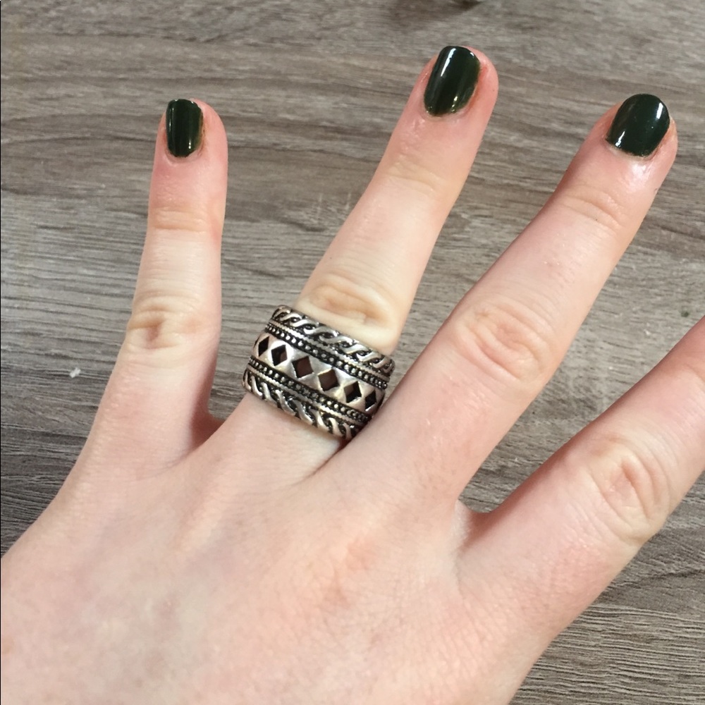 large silver ring - Picture 2 of 2