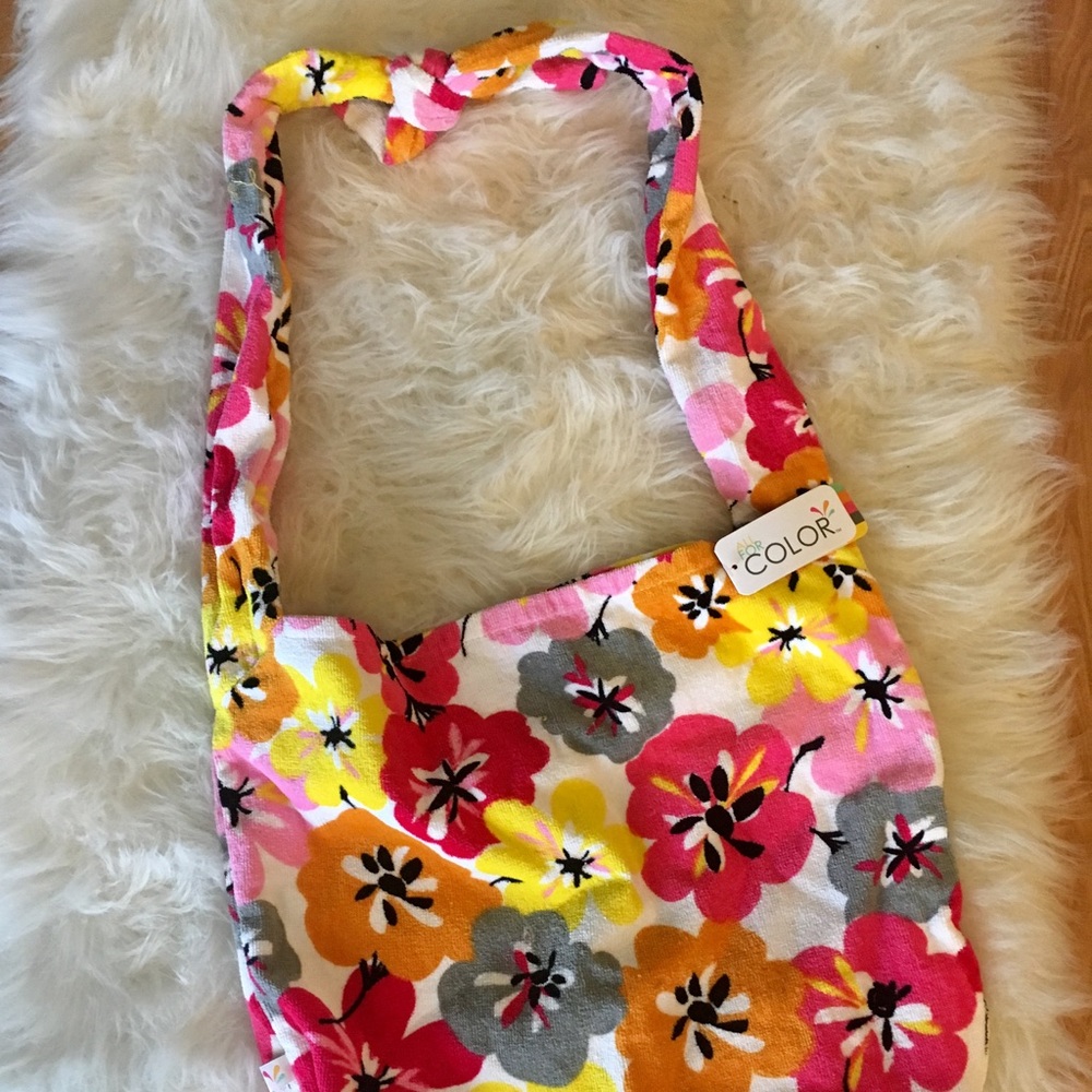 Cross body style beach bag