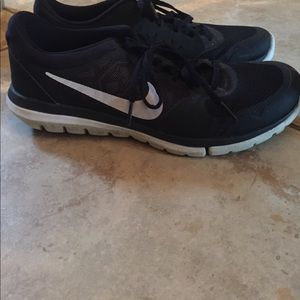 Nike fitsole tennis shoes