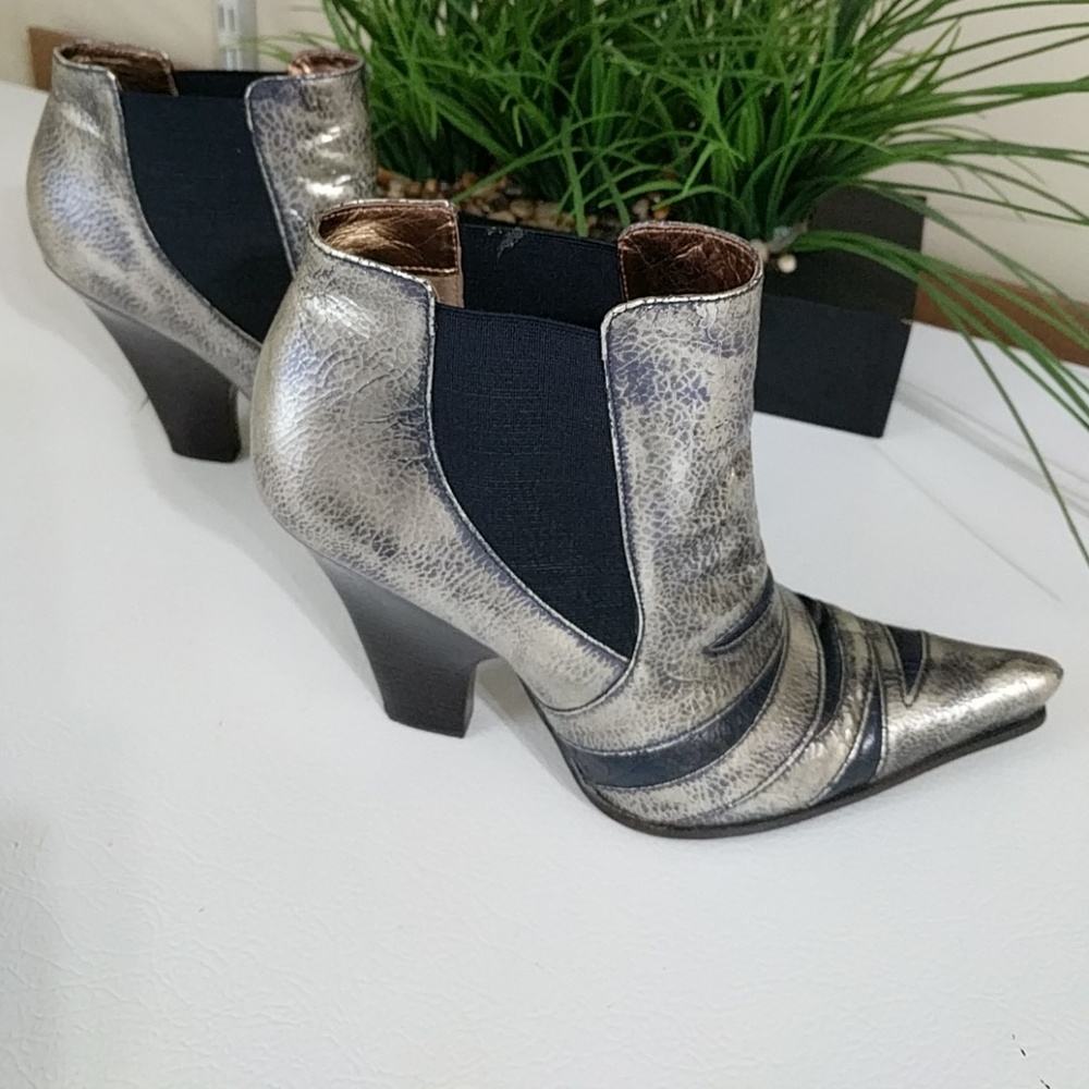 Carlos Santana Ankles silver shoes