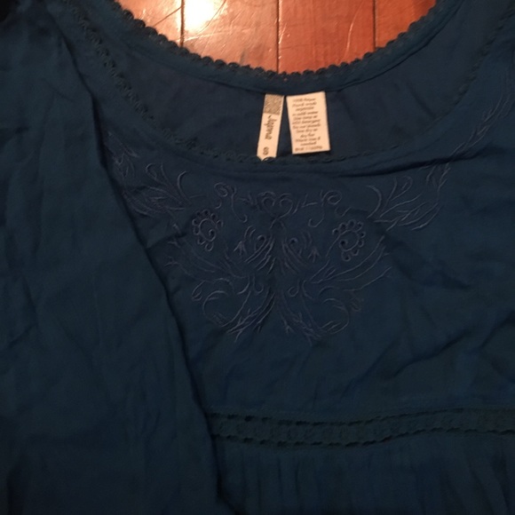 Flowy, boho turquoise top - Picture 3 of 3