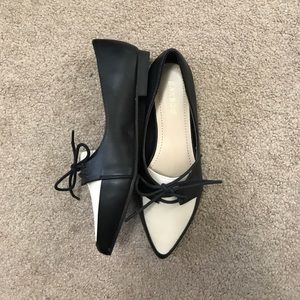 NWOT Black And White Flats
