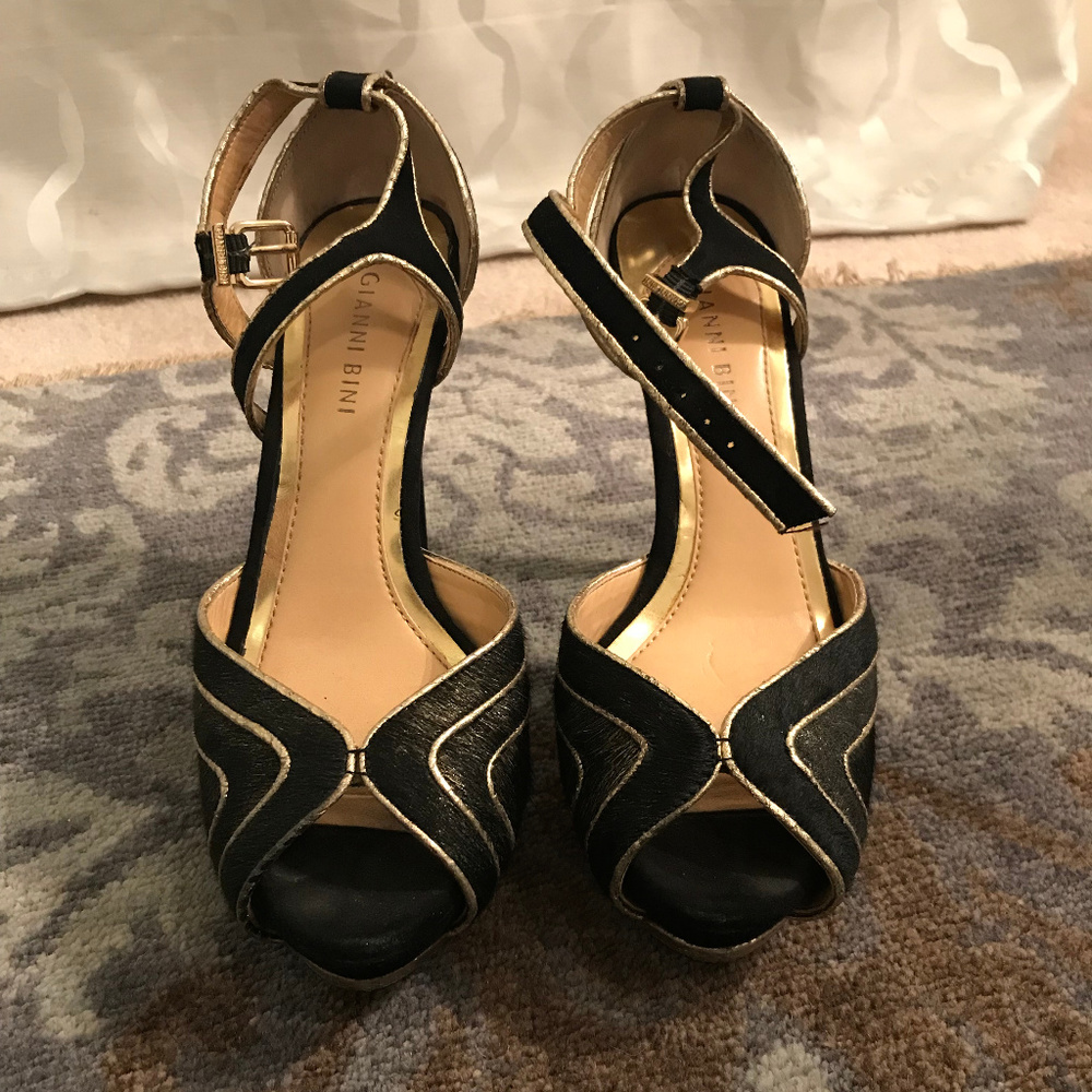 Gianni Bini Black Gold Piped Platform Sandal