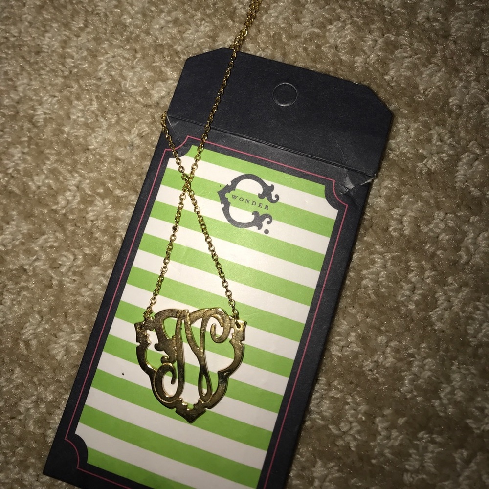 C wonder initial N a necklace gold