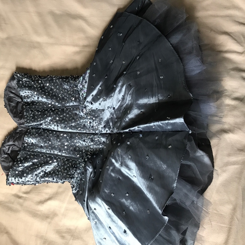 Fiesta prom dress - Picture 5 of 8