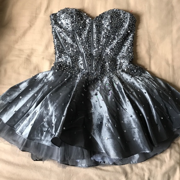 Fiesta prom dress - Picture 6 of 8