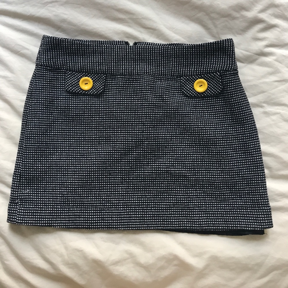 Gap mini skirt with yellow buttons