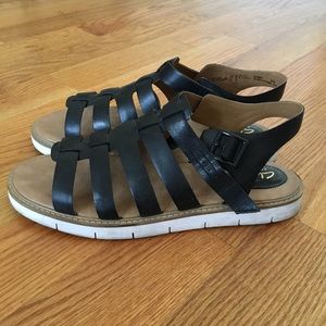 Clarks artisan black fisherman sandals