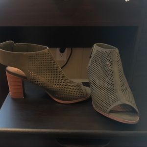 army green chunky heels, only worn once!