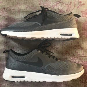 Nike Air Max- Thea