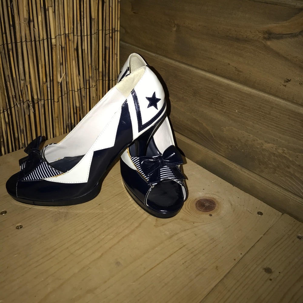 Ellie nautical pumps size 9
