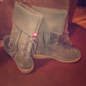 Northface suede boot - zip on inside like new W7