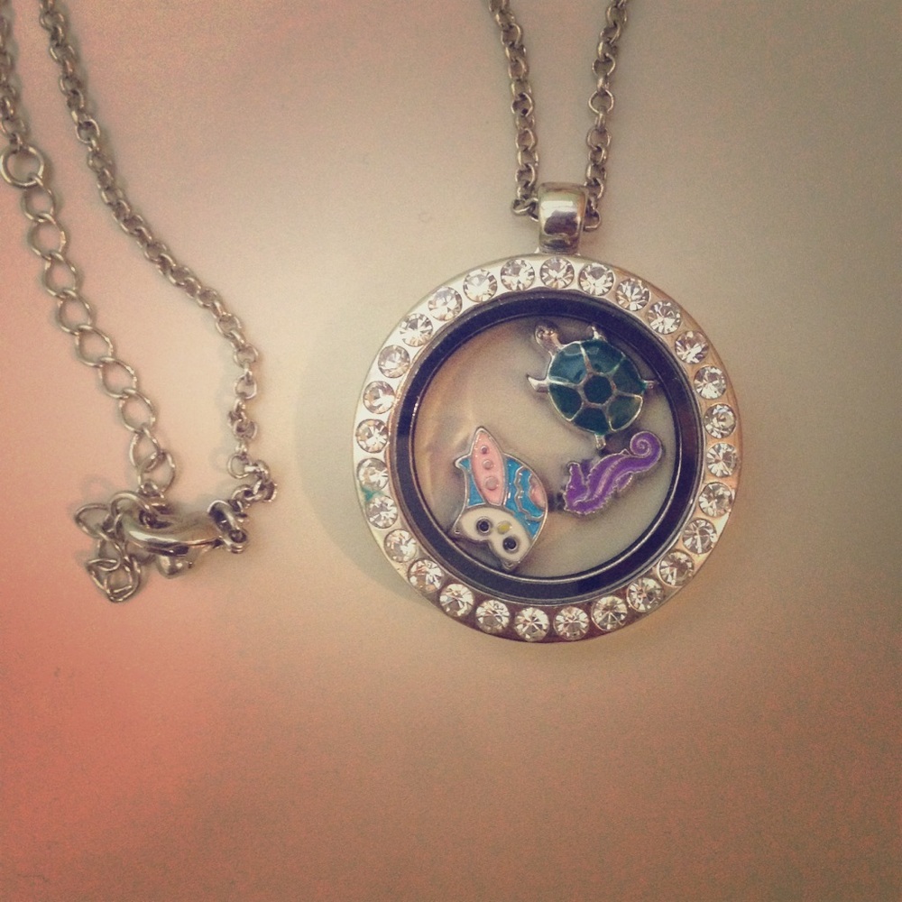 Magnetic Circle Pendant Necklace