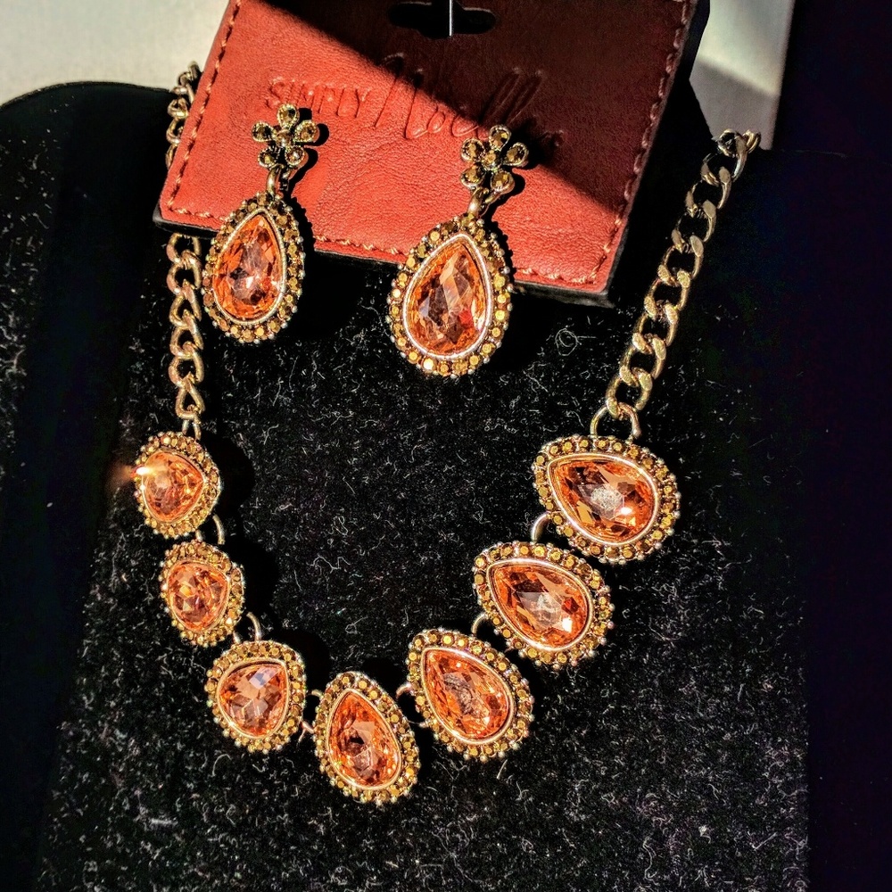 CLEARANCE- Teardrop Necklace and Earrings Set Pink Rose