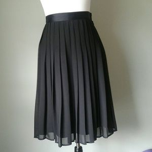 Black pleated high waisted midi skirt