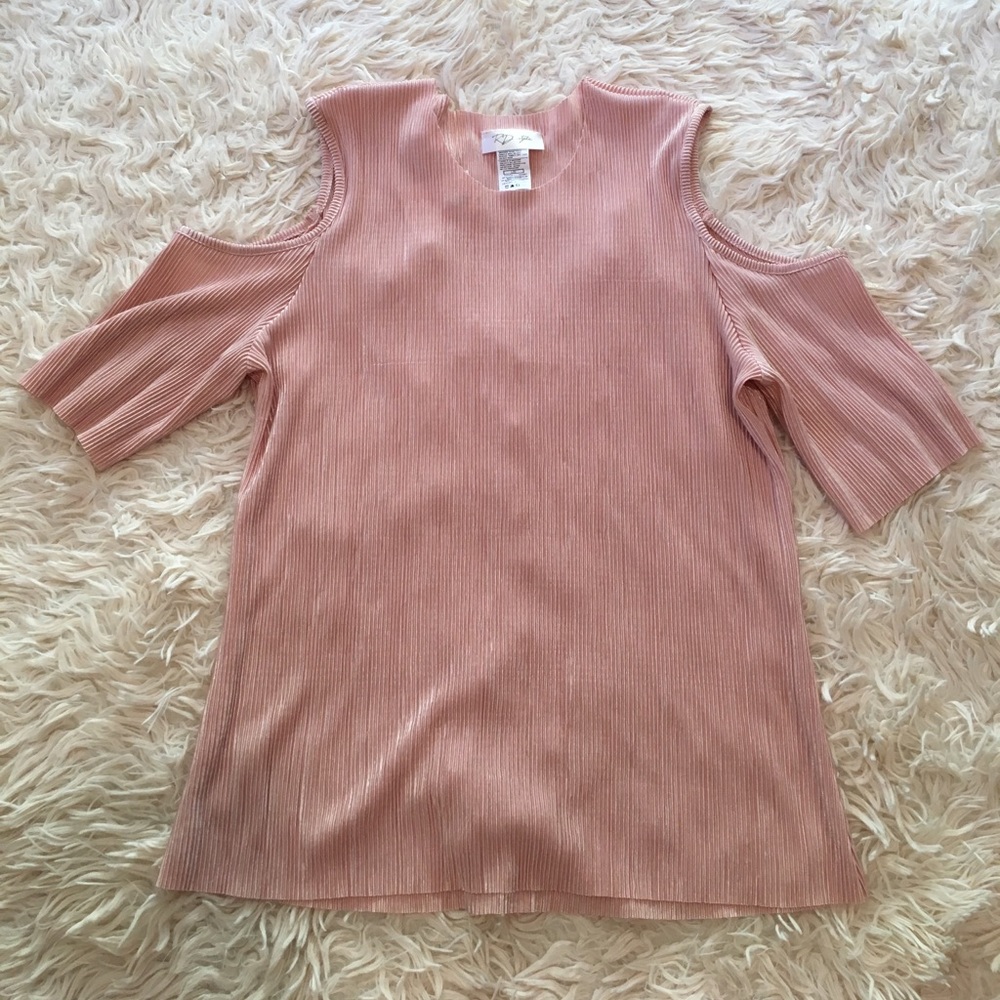 NWT light pink cut out shoulder shirt