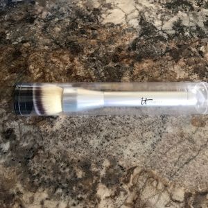 New It Cosmetics angled buffing brush.