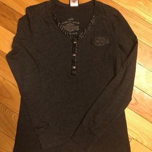 H-D LONG SLEEVED TOP HAS 3 BUTTONS WITH BLING