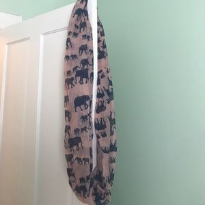 🐘 NWOT Infinity Scarf 🐘