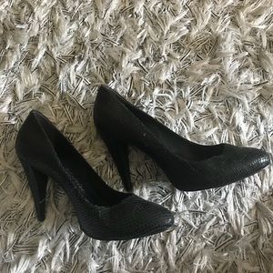 Pour La Victoire Pumps