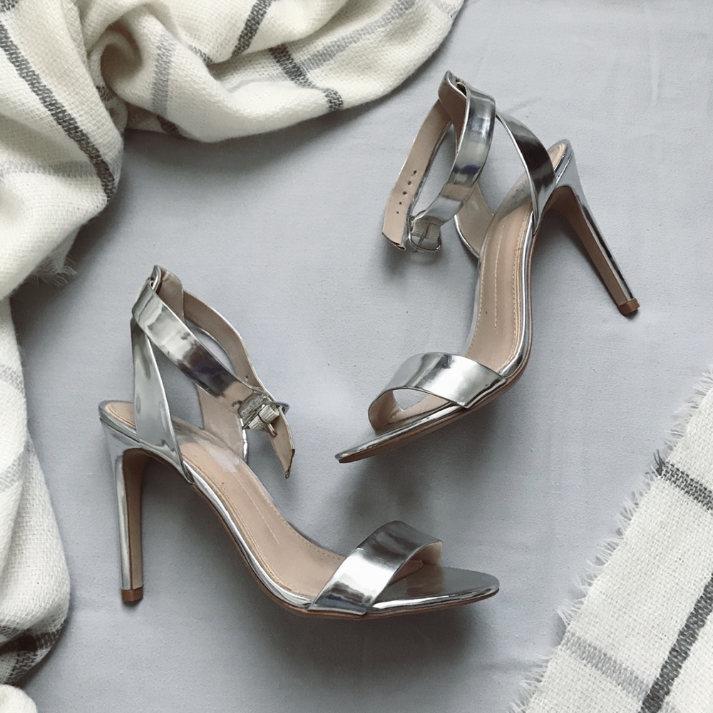 DV by Dolce Vita Silver strappy classy heels