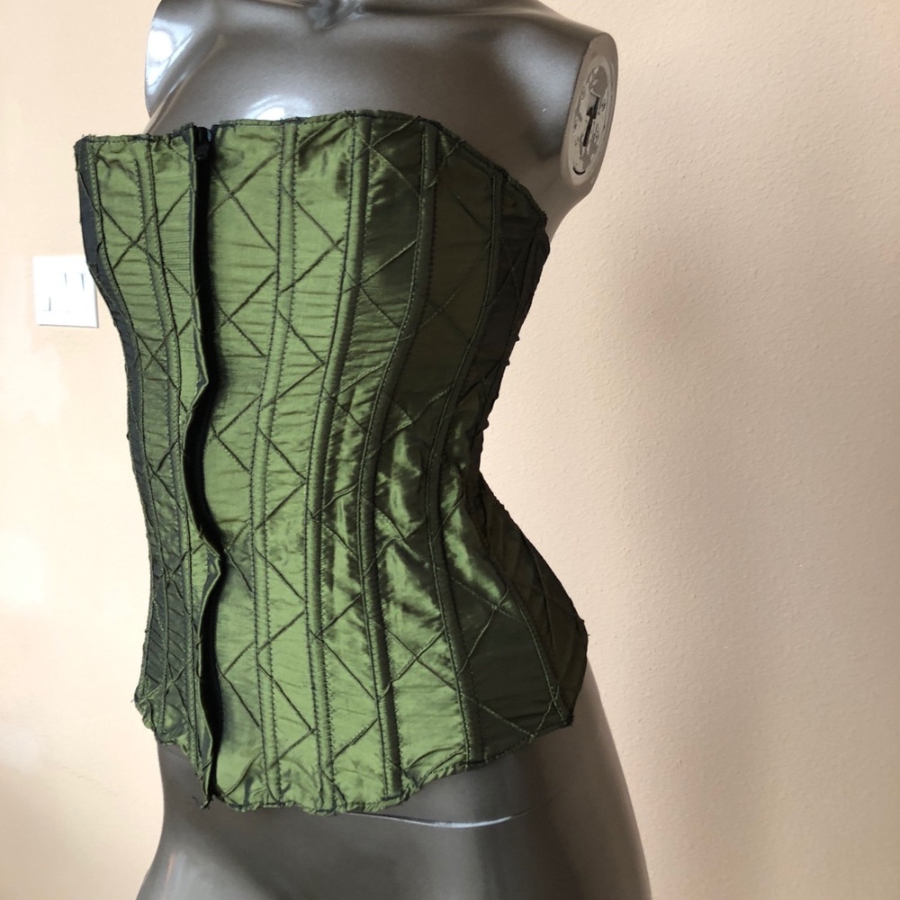 Black and green corset! Size is adjustable small - Picture 2 of 6