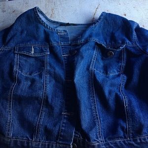 Stylish low cut denim jacket