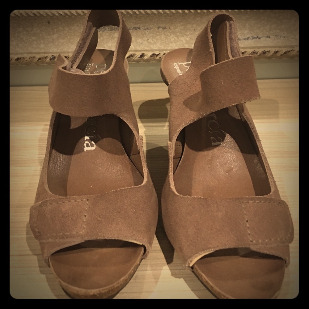 Like new pedro garcia suede sandals