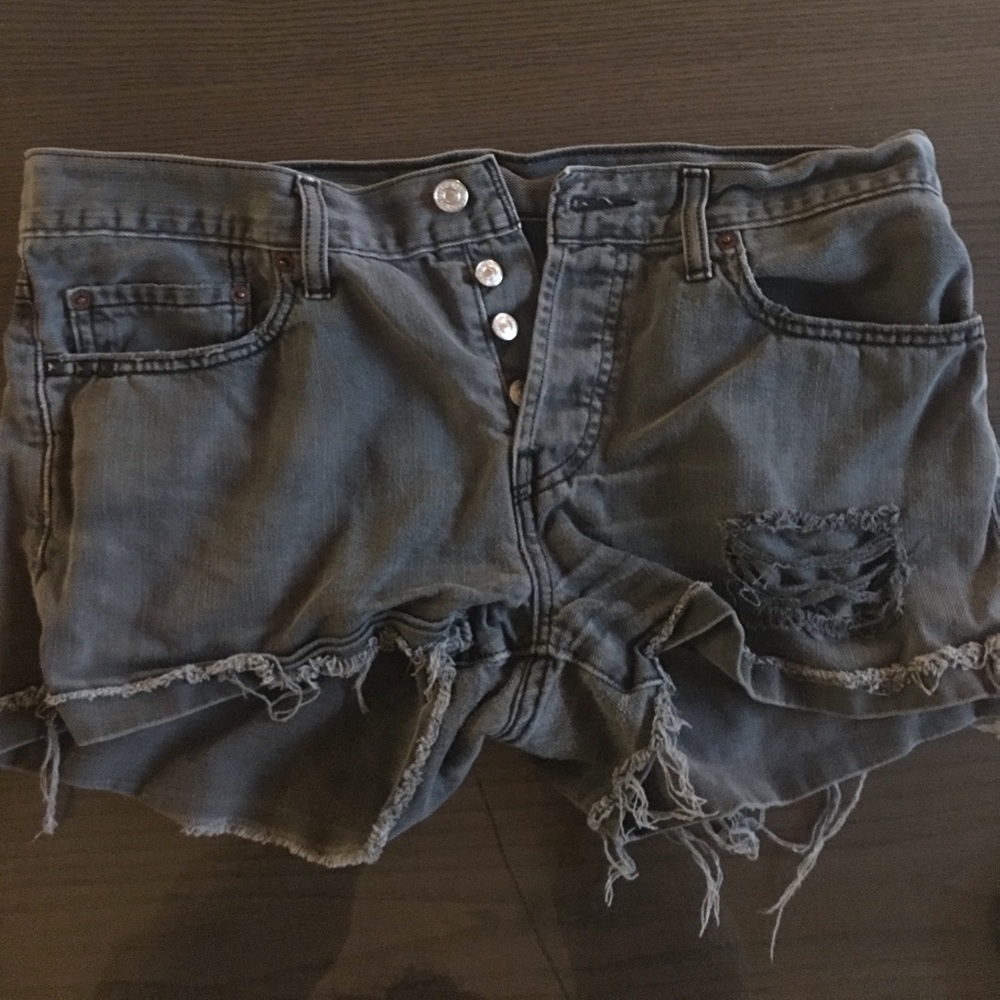 Distressed mid waist short