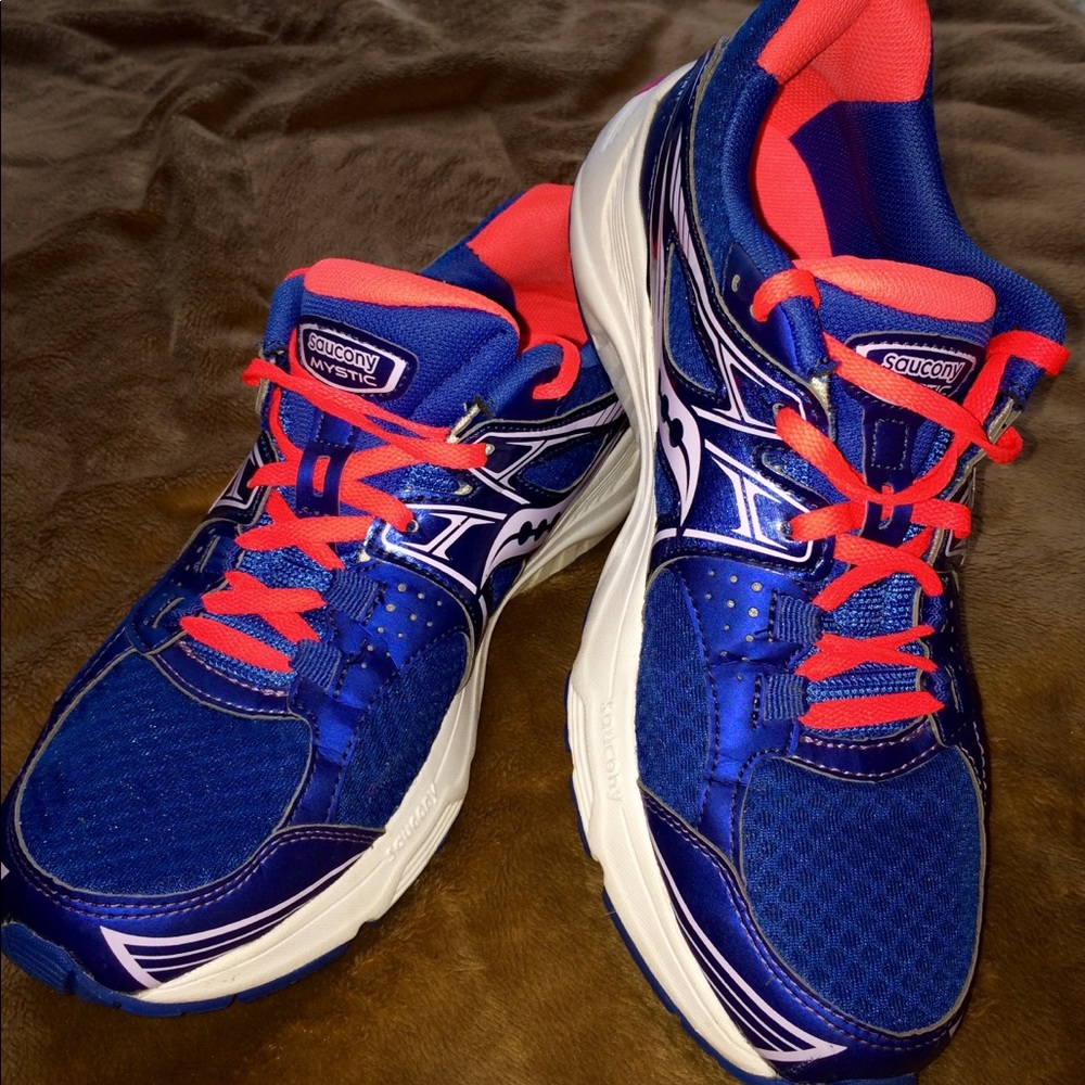 Women's Saucony running shoes (size 9)
