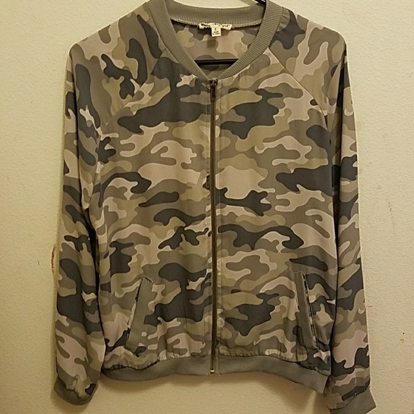 Sweaters - Camo print Jacket