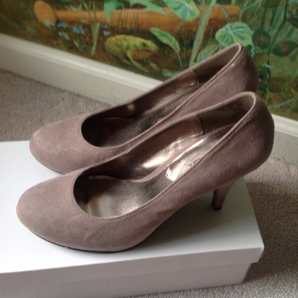 Glow Jeans Textile Taupe Heel Size Size 8 New
