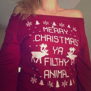 Off the shoulder shirt 🎄❤️