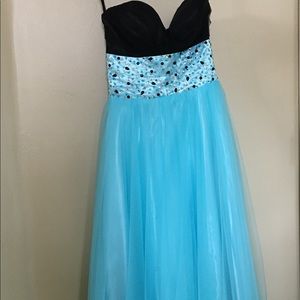 Classic Tulle Strapless Prom Dress
