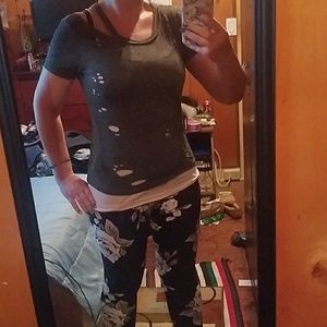 Distressed Short Sleeve T-shirt Size Small