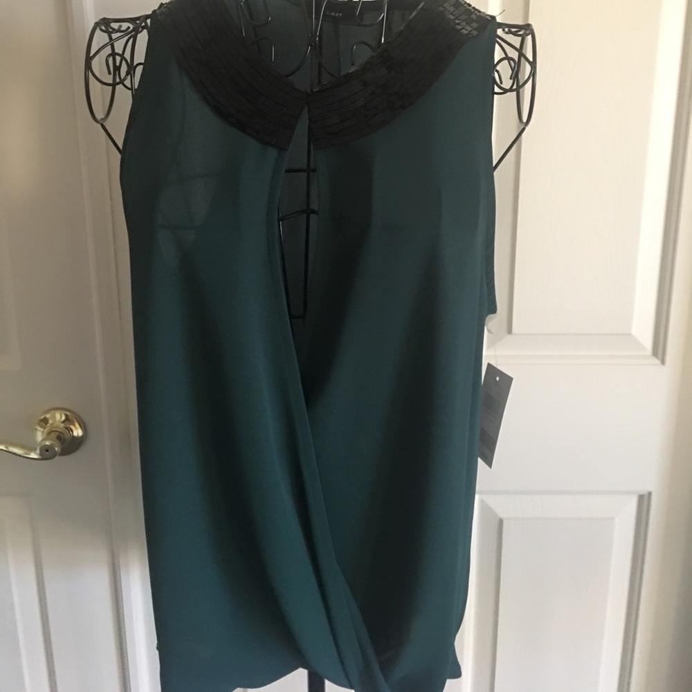 ⭐️⭐️HP⭐️⭐️Dressy top-New with tags - Picture 4 of 5