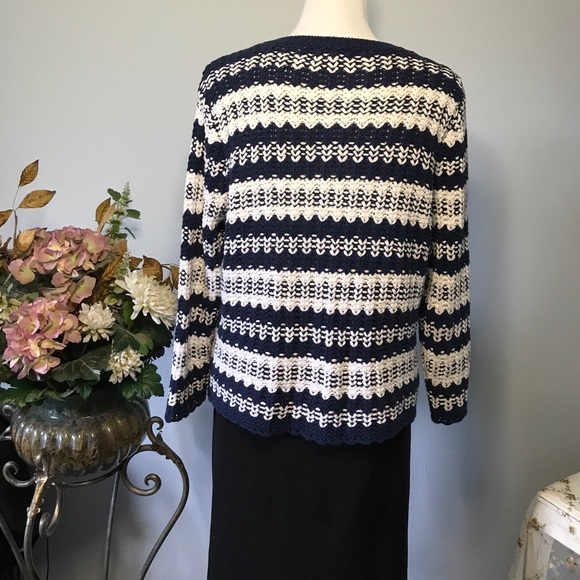 LIZ CLAIBORNE  SWEATER - Picture 2 of 4