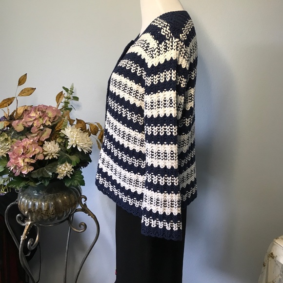 LIZ CLAIBORNE  SWEATER - Picture 4 of 4